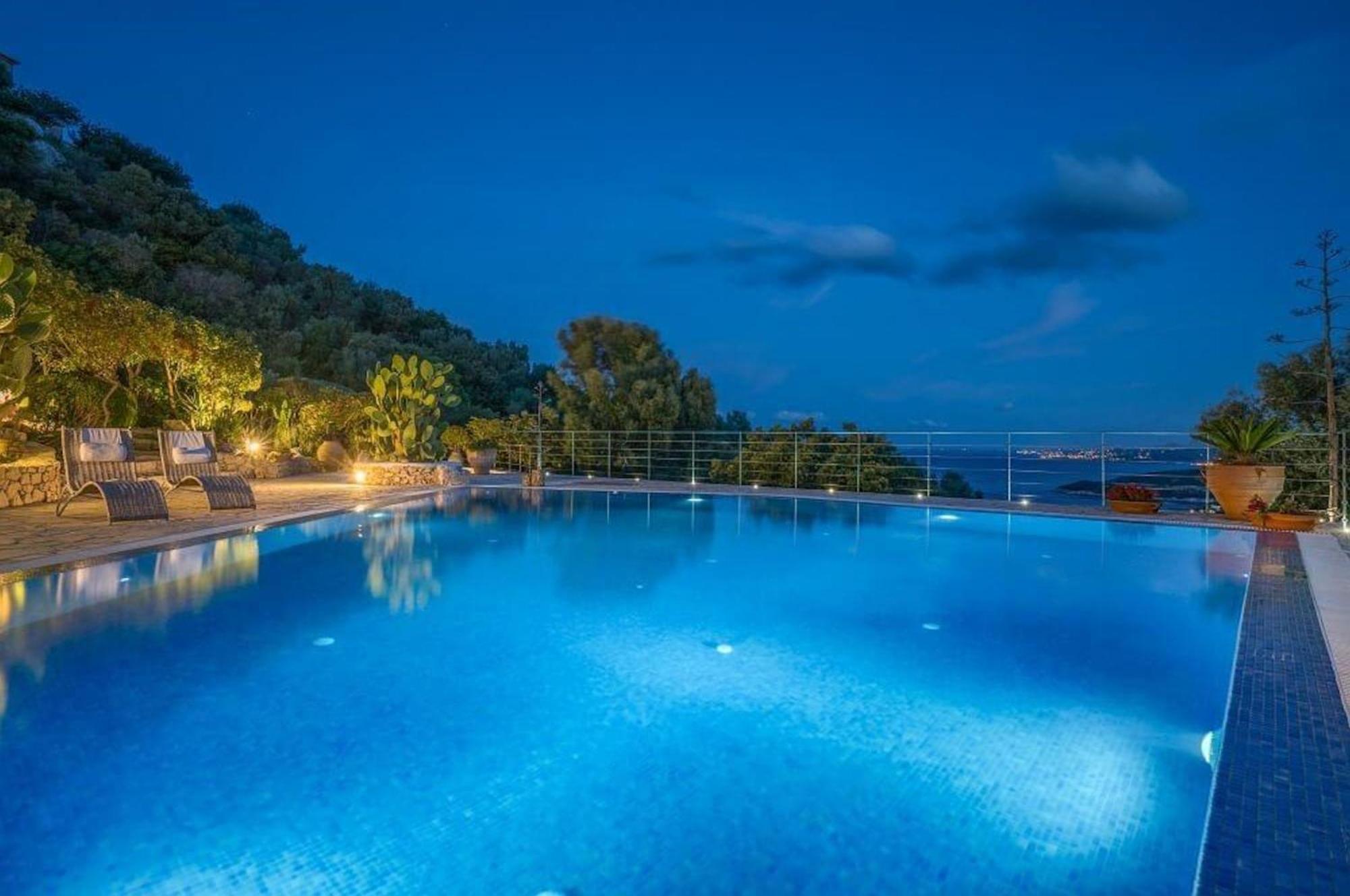 Villa Meloneras Luxury Retreat In Gran Canaria Private Heated Pool Beautiful Terrace Bbq Short Distance From Meloneras And Mapalomas Beach, Villa Las Palmas de Gran Canaria